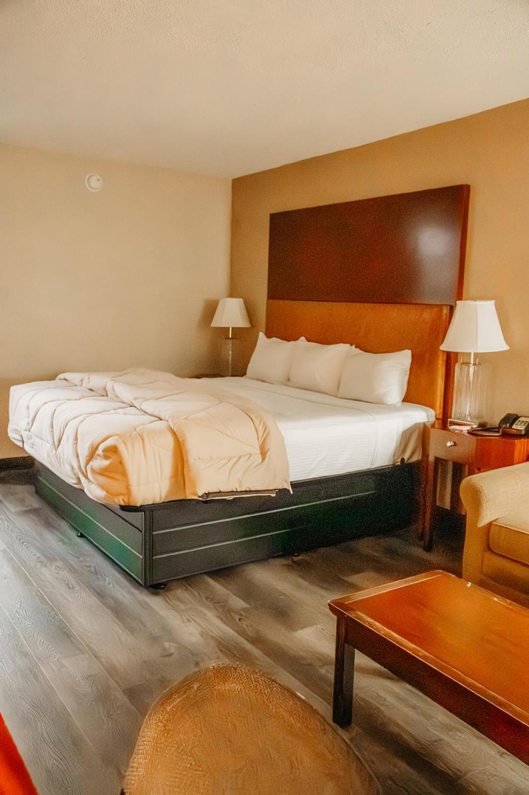 Country Garden & Suites Benton Habitación foto